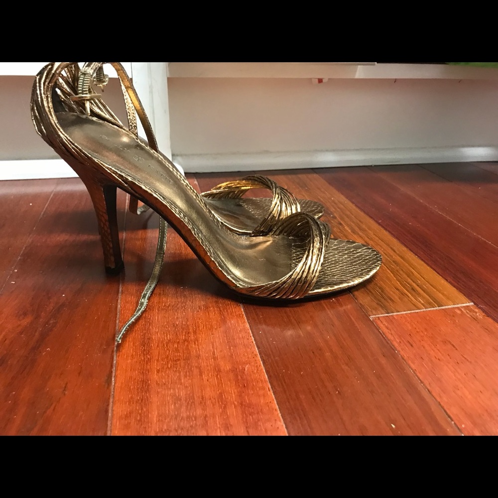Bronze heel